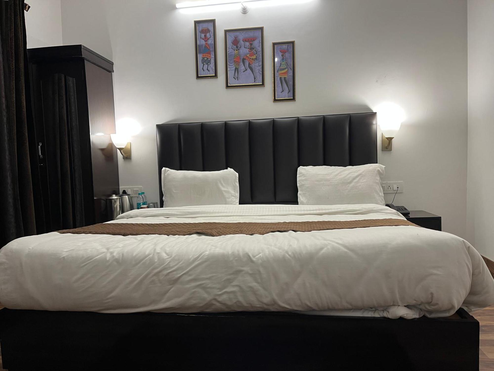 Cedar Woods Resort By Heyan Hotels Nainital Exterior photo